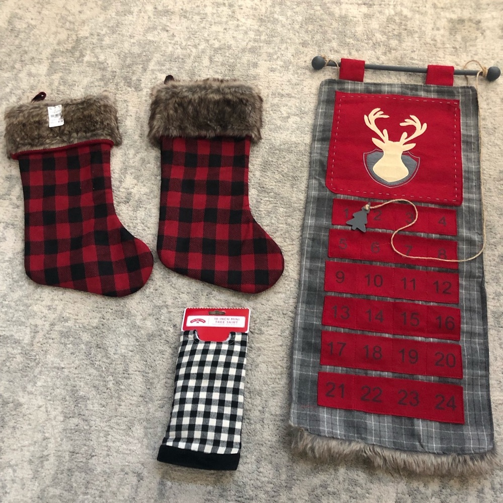 Set of Christmas decor - stockings, countdown and mini tree skirt